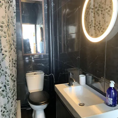 Apartment Soleil En - Coeur De Ville, Climatisatise Et Au Calme Plein Sud A 300 M Du Port Vieux *